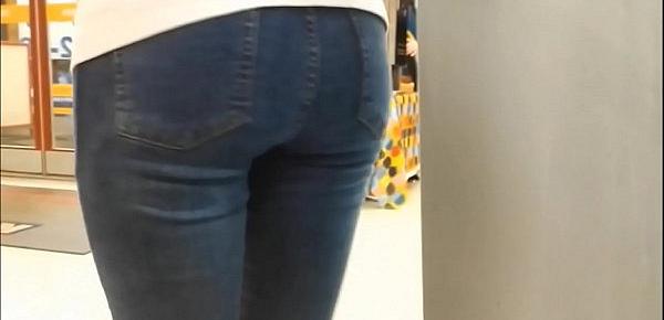  Teen ass in  tight jeans hidden cam